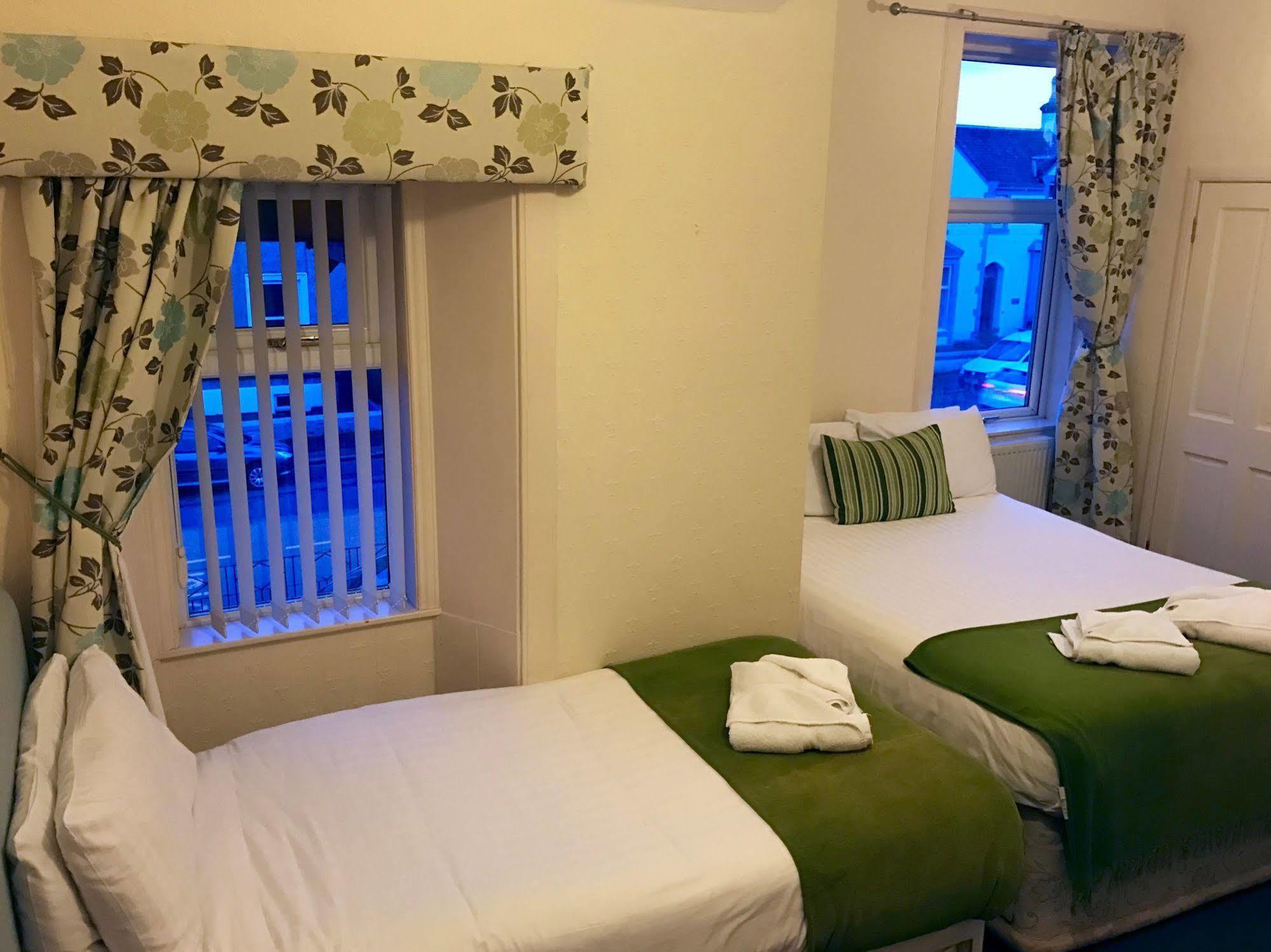 Glenlossie Guest House Dumfries Esterno foto